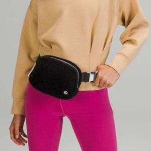 NWOT Lululemon Everywhere Belt Bag Black Fleece